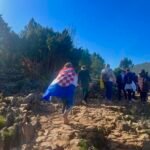 „Hodočasnici mole na Podbrdu pred kipom Kraljice Mira u Međugorju, hodočašće u Međugorje